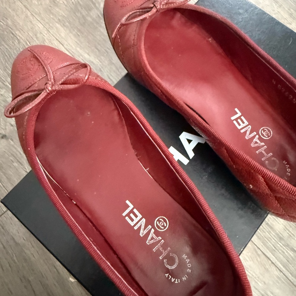 CHANEL Burgundy Ballet Flats - Picture 3 of 9